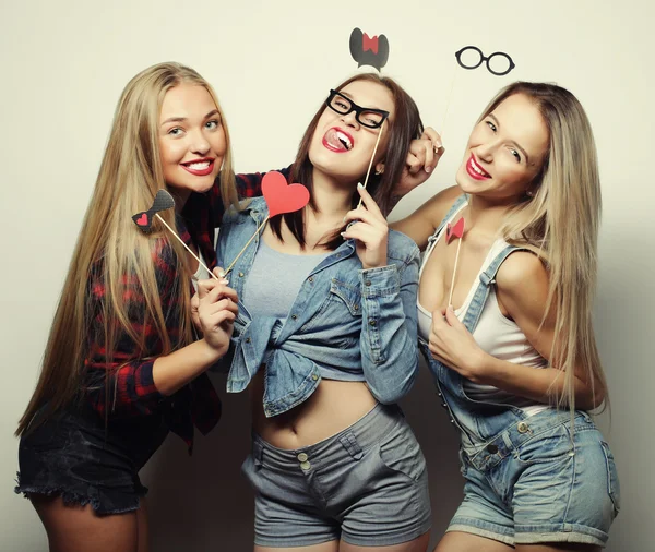 Elegante sexy hipster meninas melhores amigos prontos para a festa. — Fotografia de Stock