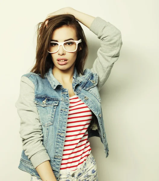 Genç güzel hipster kadın moda portre — Stok fotoğraf
