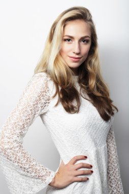 Genç güzel kadın.