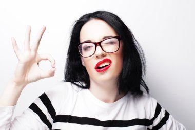 Güzel, genç, şaşkın kadın.