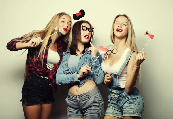 Elegante sexy hipster meninas melhores amigos prontos para a festa. — Fotografia de Stock