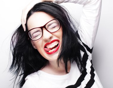 Güzel, genç, şaşkın kadın.