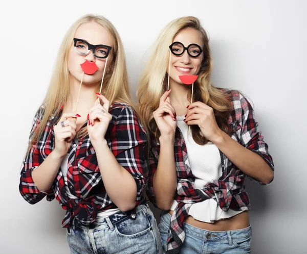 Dva stylové sexy hipster dívky nejlepší přátelé připraveni na party — Stock fotografie