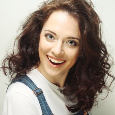 Genç çekici kadın.