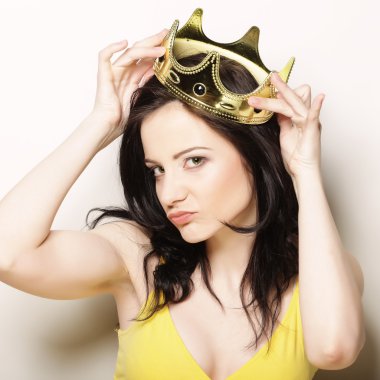 Taç içindeki kadın