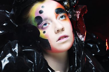 Parlak yaratıcı makyaj. Güzel kadın yüzü.