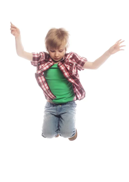 Mały chłopiec skacze — Zdjęcie stockowe