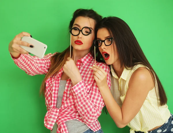 Duas elegantes meninas hipster sexy melhores amigos prontos para a festa — Fotografia de Stock