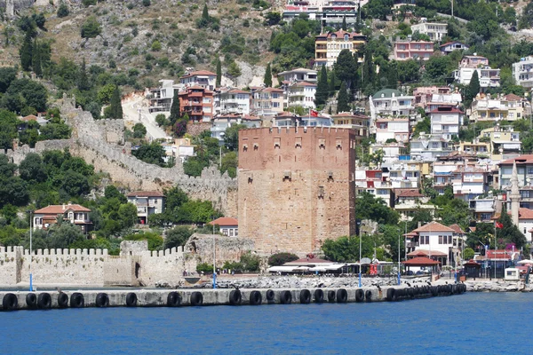 Alanyas Akdeniz kıyı şeridi ve Osmanlı Kalesi — Stok fotoğraf
