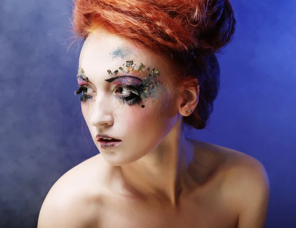 Femme avec maquillage artistique — Photo