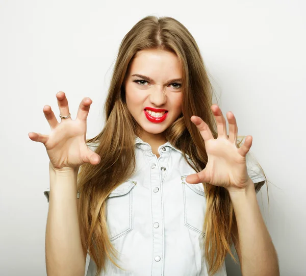 Mooi jong verrast vrouw. — Stockfoto