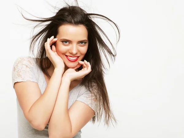 Retrato de una hermosa chica con el pelo ondulado — Foto de Stock