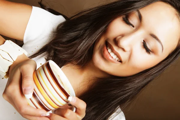 Bonita asiático mulher beber café — Fotografia de Stock