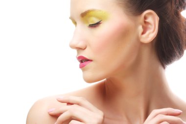 parlak renkli makyaj ile genç kız.