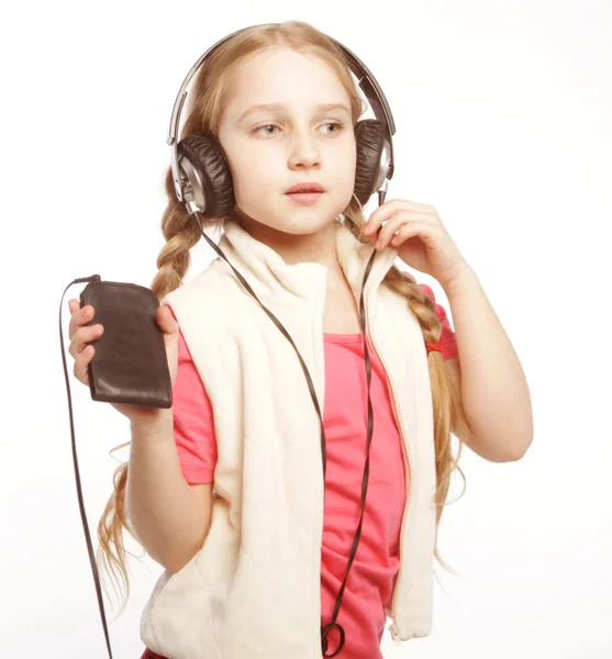 Tanzende kleine Mädchen Kopfhörer Musik singen auf weißem Hintergrund — Stockfoto