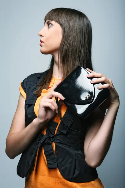 Modelo con bolsa. posando en el estudio — Foto de Stock