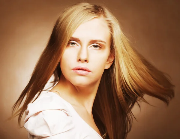 Hübsche blonde Frau — Stockfoto