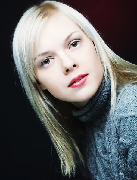 https://st2.depositphotos.com/1003713/11665/i/450/depositphotos_116655754-stock-photo-beautiful-woman-with-blond-hair.jpg
