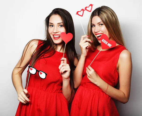 Zwei stylische Mädchen beste Freundinnen bereit für Party — Stockfoto