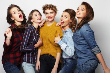 yaşam tarzı ve insanlar kavramı: beş kız arkadaş grubu
