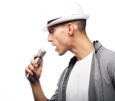 Mikrofonlu genç şarkıcı