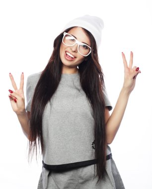 cazibe şık seksi gülümseyen güzel esmer genç kadın modeli