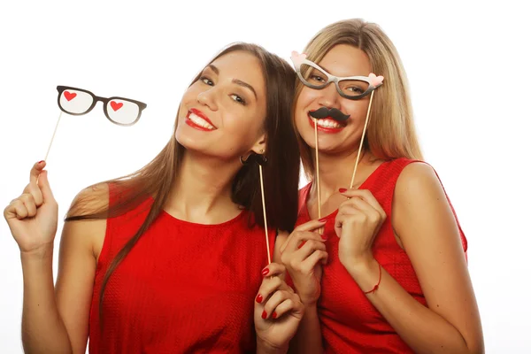 Twee stijlvolle meisjes beste vrienden klaar voor feest — Stockfoto