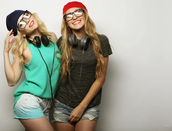Twee beste vrienden hipster meisjes — Stockfoto