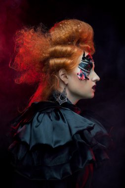 Gotik Dişileştirilmiş cadı. Karanlık kadın. Cadılar Bayramı resim.