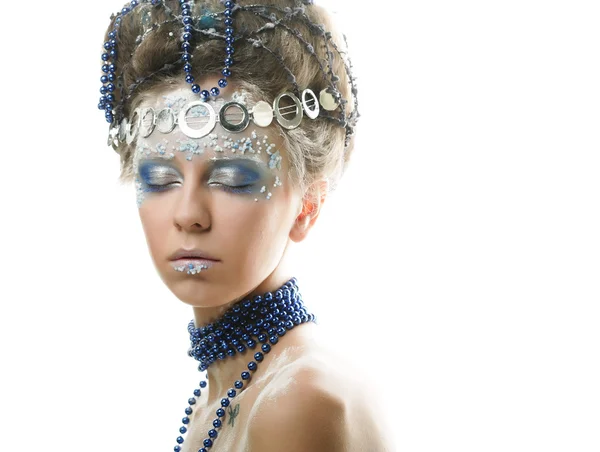 Portret van winter queen met artistieke make-up. Geïsoleerd op whit — Stockfoto