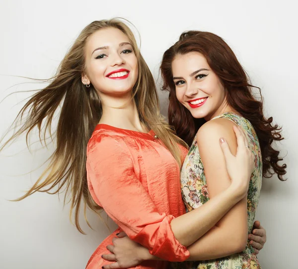 Two young girl friends standing together and having fun. — Stock Photo, Image