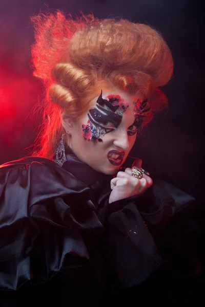 Sorcière rousse gothique. Femme noire. Photo d'Halloween . — Photo