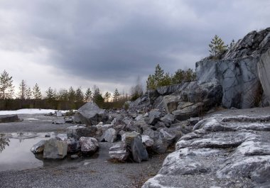Ruskeala dağ parkındaki İtalyan mermer ocağı, Karelia.