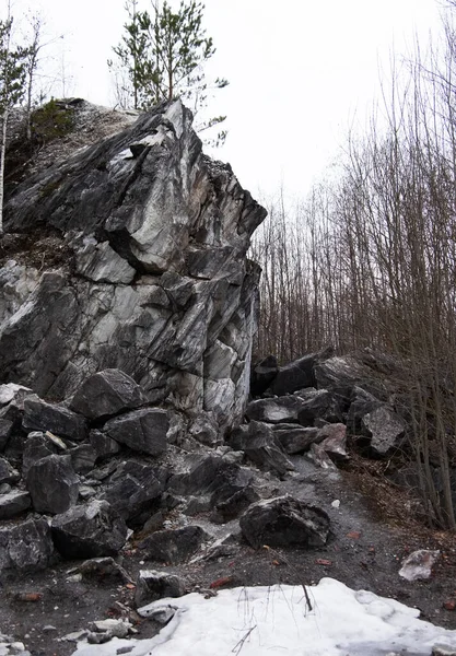 Ruskeala Mountain Park - Repère de la Russie. Carrière de roche de montagne de marbre paysage d'hiver, Carélie — Photo