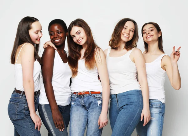 Cinque multirazziale, afro-americano, europeo e asiatico ragazze — Foto Stock