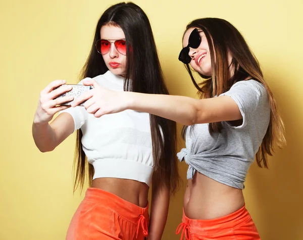 Pessoas Amigos Adolescentes Conceito Amizade Meninas Adolescentes Sorridentes Felizes Tomando — Fotografia de Stock