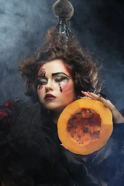 Halloween Čarodějnice Dýní Mladá Žena Bystrým Make Kreativní Účes Studio — Stock fotografie