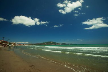 Zakynthos, Zakintos 'un kumlu plajları, İyon Denizi' ndeki Yunan adası, Peloponnese 'nin batısı, İyon Adaları' nın üçüncü büyük takımadası, yaz günü.