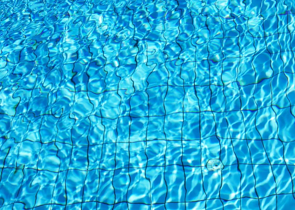 Pool Water Heldere Achtergrond Zomerdag Close — Stockfoto