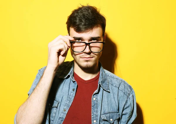 Portrait Smart Young Man Wearing Eyeglasses Standing Yellow Background Lifestyle — Stock Photo, Image