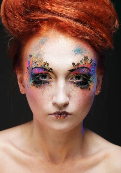 Portrét Mladé Zrzavé Ženy Uměleckým Make Upem Zblízka Krása Konceptu — Stock fotografie
