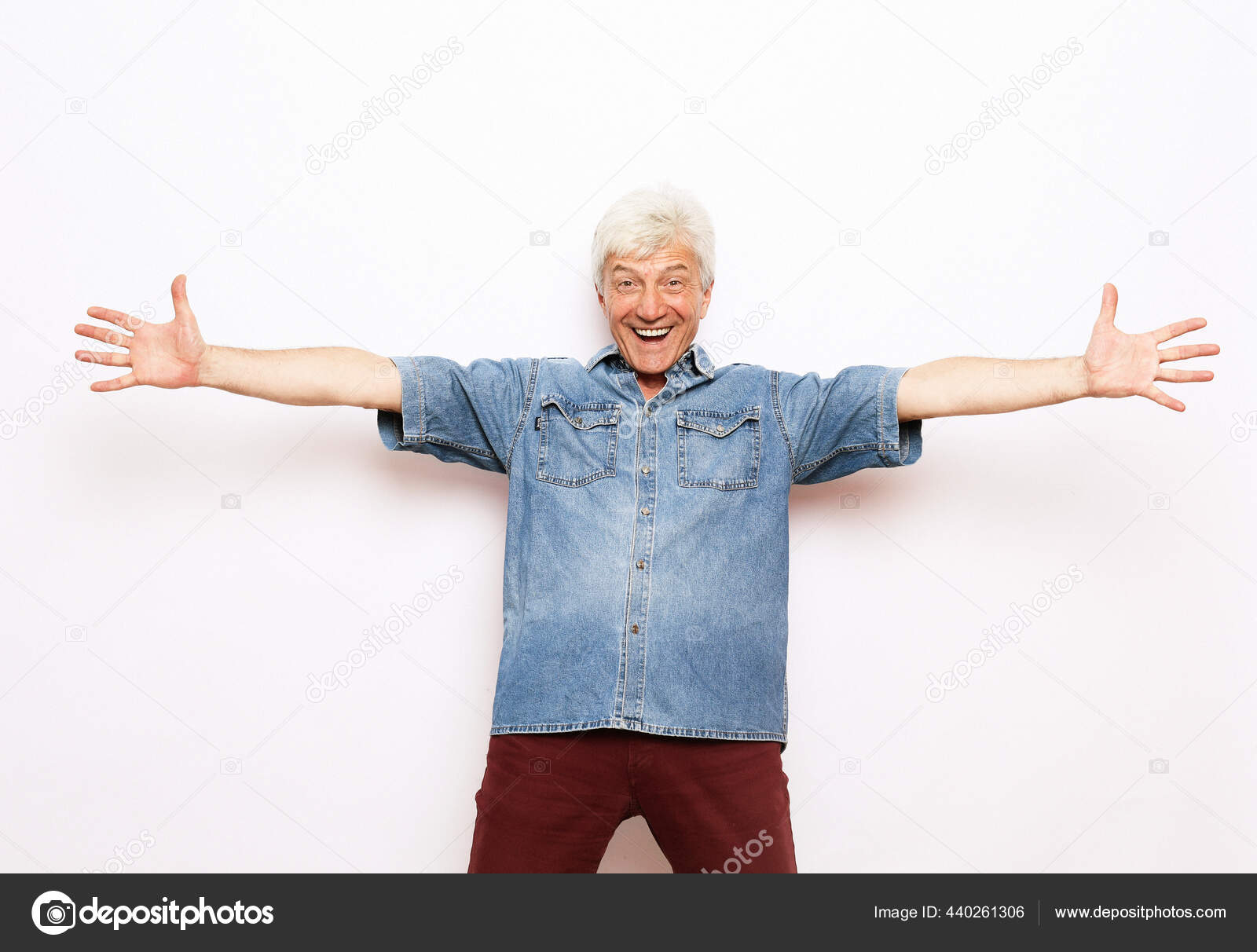 Senior Gråhåret Mand Afslappet Tøj Meget Glad Begejstret — Stock-foto © kanareva #440261306