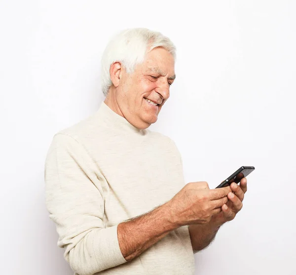 Tehnologi Och Äldre Människor Koncept Porträtt Senior Man Som Messaging — Stockfoto