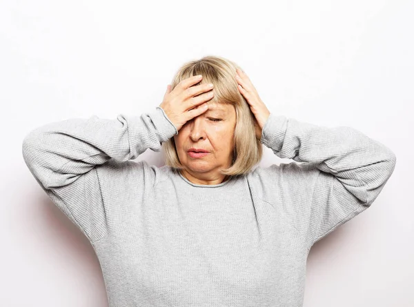 Lifestyle Gezondheid Oude Mensen Concept Mooie Volwassen Vrouw Aanraken Van Rechtenvrije Stockfoto's