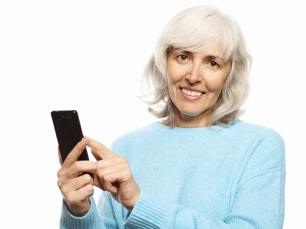 Livsstil Tehnologi Och Människor Koncept Senior Kvinna Med Smartphone Sms — Stockfoto