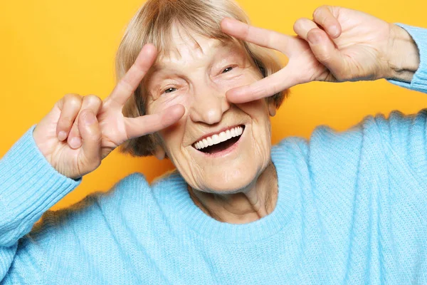 Old Woman Laugh Showing Peace Victory Signat Camera Emotion Feelings — Stock Photo, Image