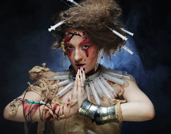 Giovane Donna Con Trucco Creativo Tema Halloween Tema Zombie Vicino — Foto Stock