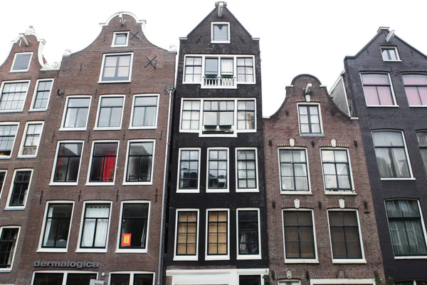 Tipik Amsterdam Evleri Yaz Günü Seyahat Konsepti — Stok fotoğraf