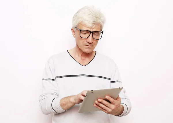 Livsstil Tehnologi Och Människor Koncept Glad Senior Man Bär Glasögon — Stockfoto