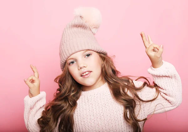 Pessoas Conceito Infância Moda Criança Menina Vestindo Chapéu Inverno Rosa — Fotografia de Stock